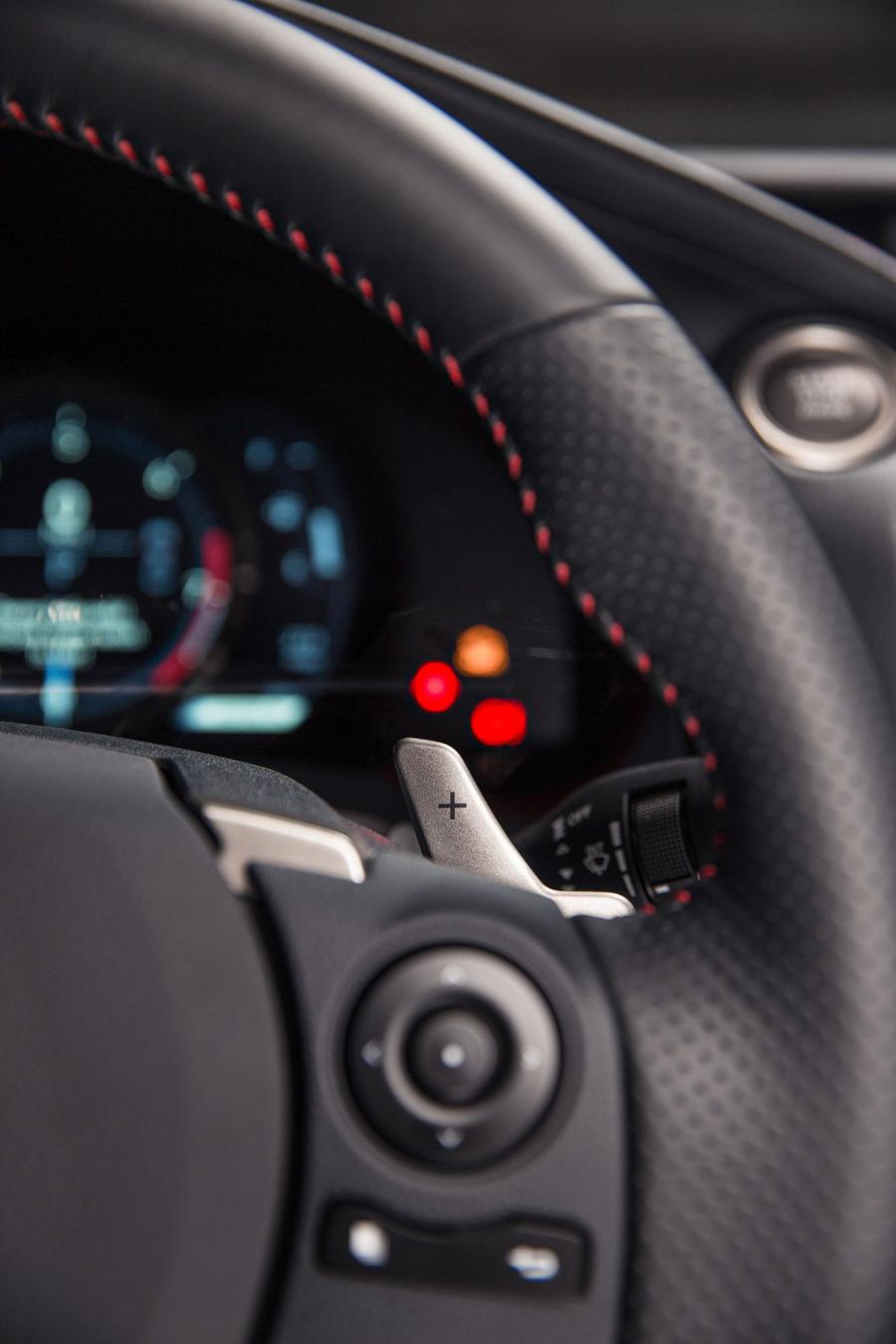Детали интерьера Lexus IS300 AWD F-Sport 2015 года  (фото 37 из 48)